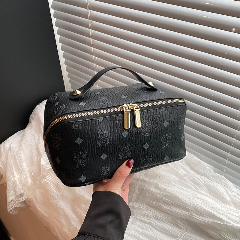 Luxury Brand Designer Bag 2025 Bear Shell Makeup Bag For Women New Retro Versatile Storage Bag Large Capacity Travel Toiletry Bag