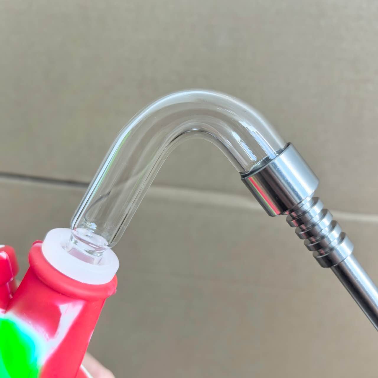 Nectar Injector 45 Degree 510 Thread V shape glass adapter rig into a Nectar Collector with this handy adapter for glass bong