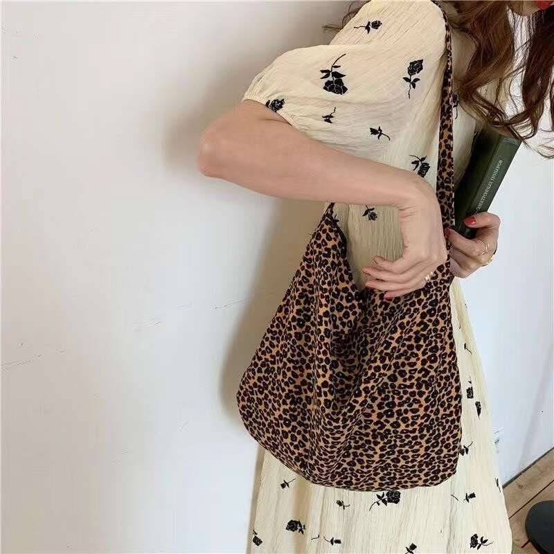 Korean and Japanese Style Modern Leopard Print Crossbody for Women Students Versatile Canvas Fashionable Shoulder Bag
