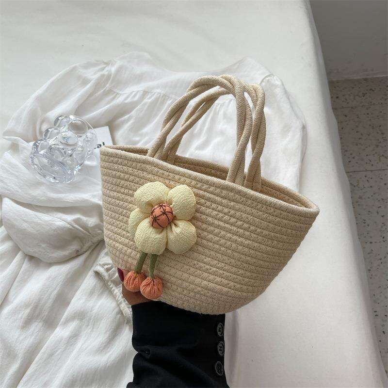 New Handbag 2025 Summer Handheld Women's Niche Design Casual Woven Bag
