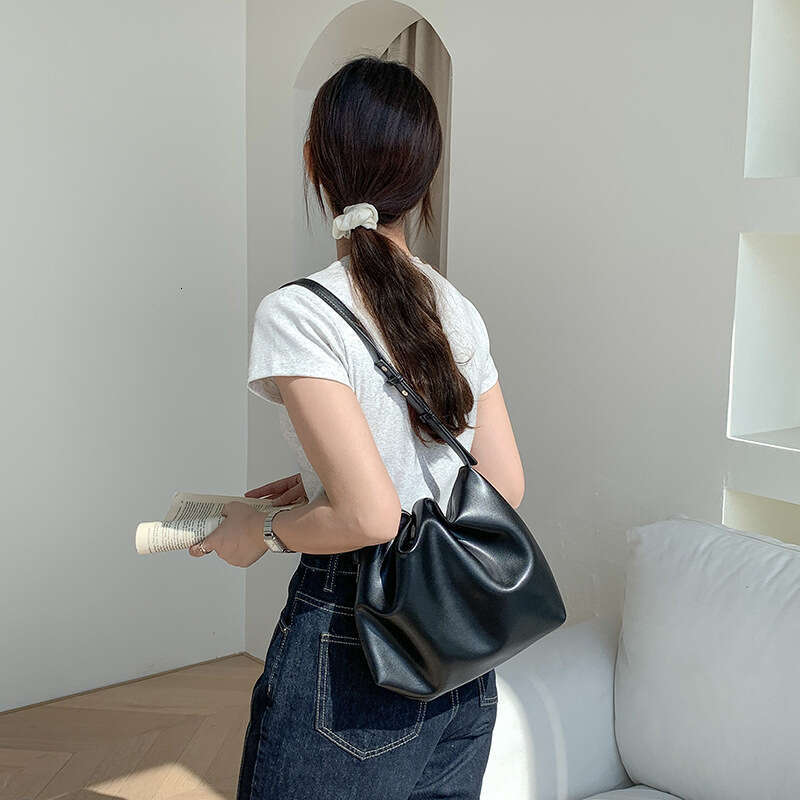 New Korean Style Versatile Tote Commuter High-end Large Capacity Shoulder Women Fashion Simple Pleated Bag