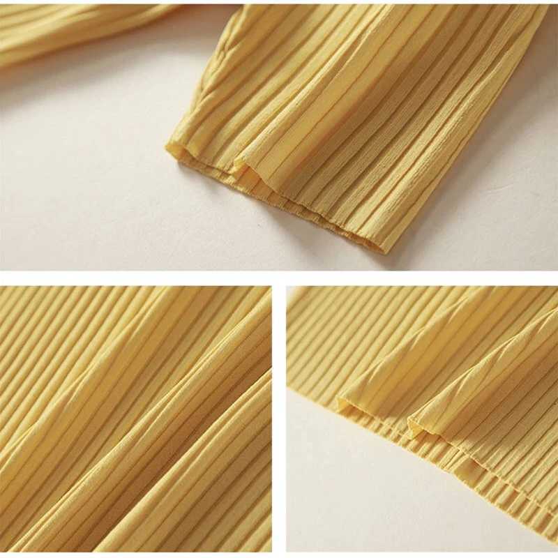 Knitted short sleeve Women VNeck T Shirts 2025 Blue Slim Black thin knit Orange Tops Ladies Summer Camiseta Summer T shirts Z250905