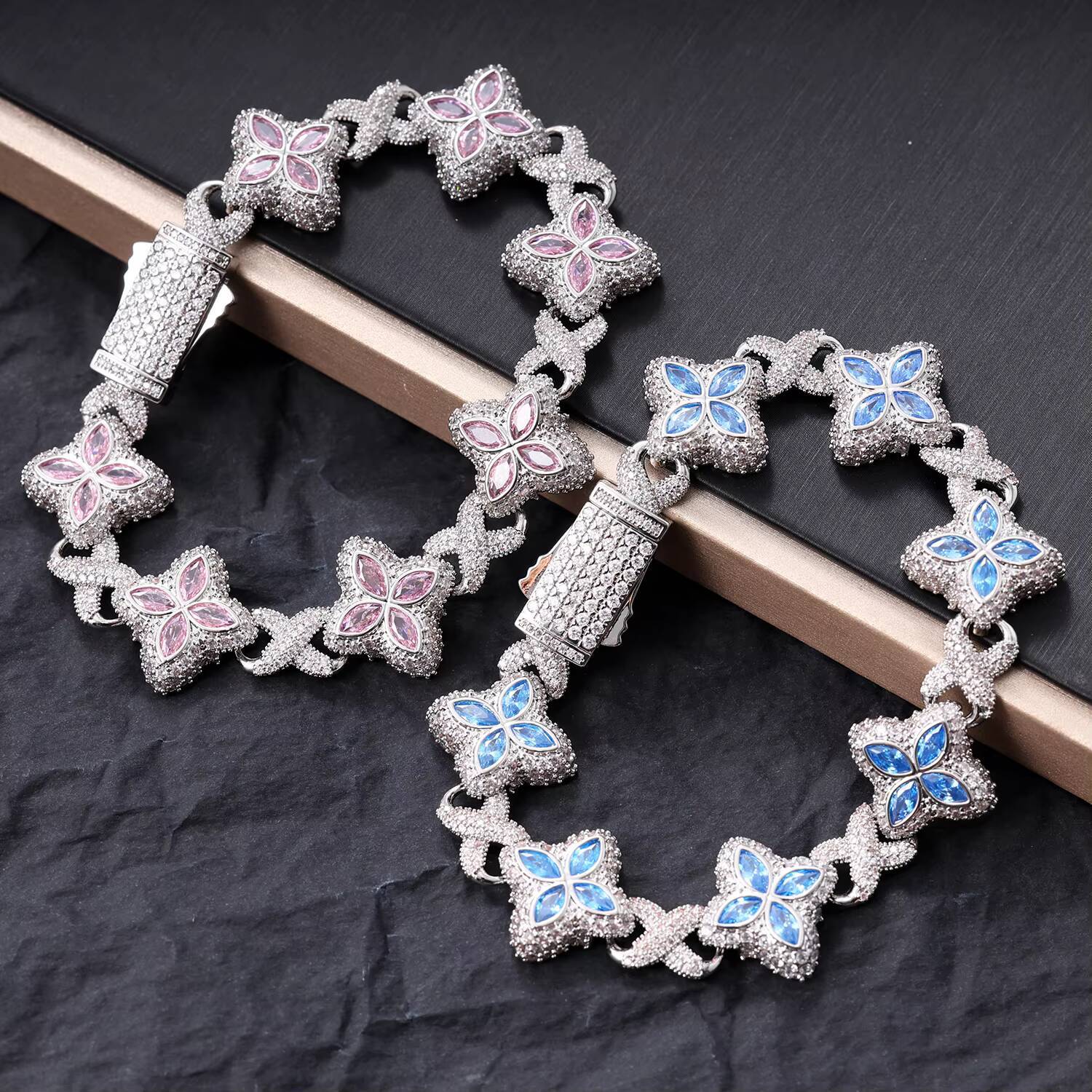 Fashionable Pink Blue Colorful Clover Necklace Iced Out Brass 5A Diamond Chain Adjustable for Women for Gifts