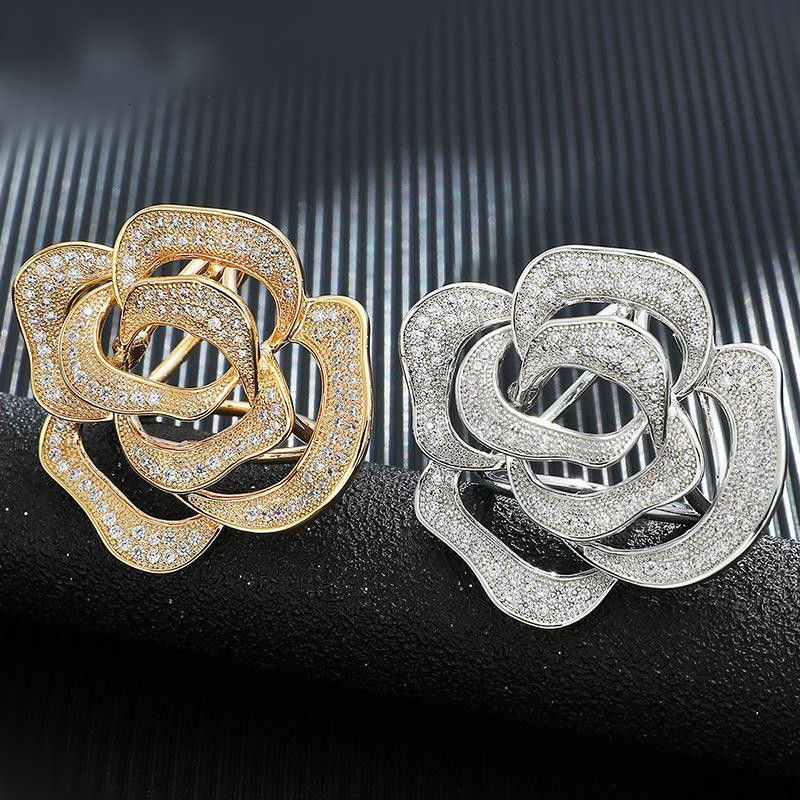 Elegant Rose Brooches Temperament Fashion Alloy Rhinestone Camellia Corsage Badge Pin Accessories Diamond Inlay