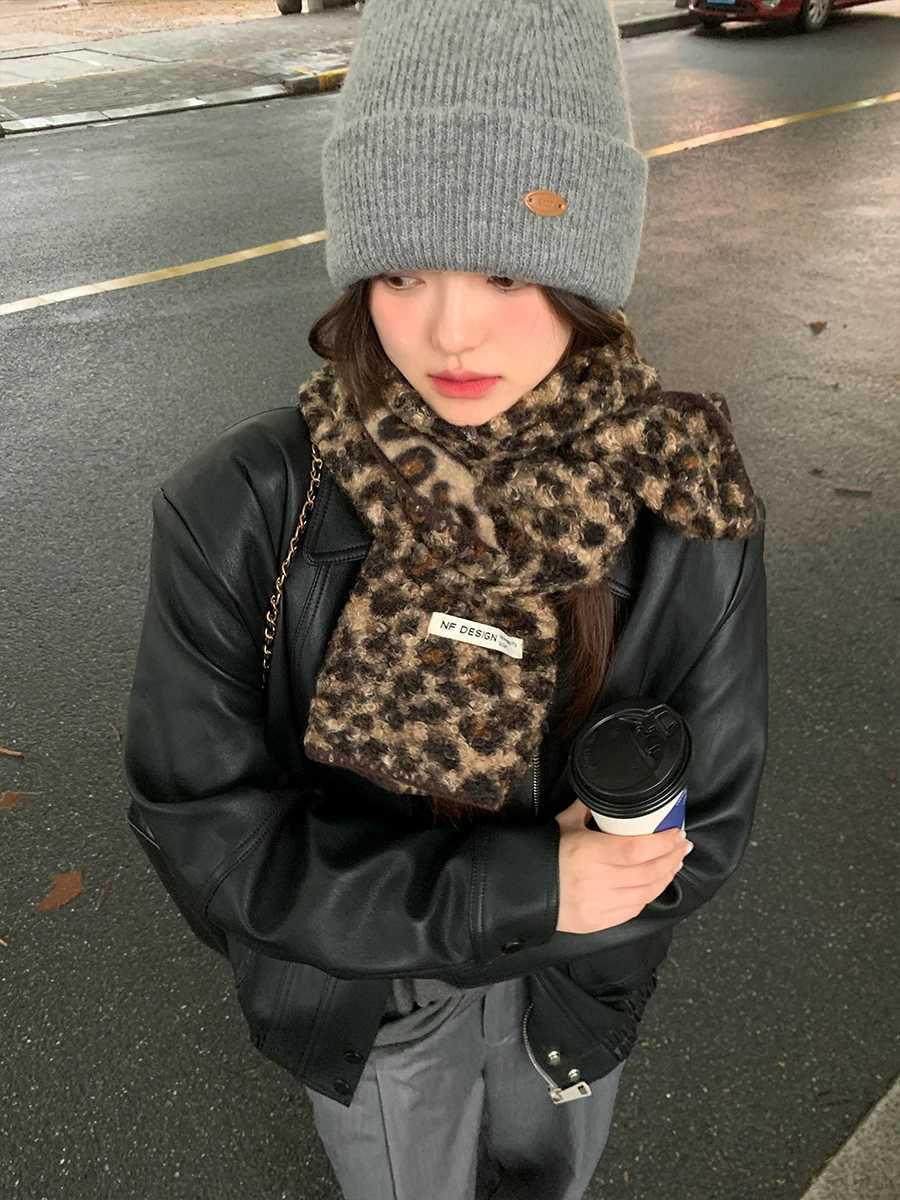 Fashion Leopard Print Scarf For Women Vintage Thickened Neck Warmer For Winter 2025 Double Use As A ShXJ250905