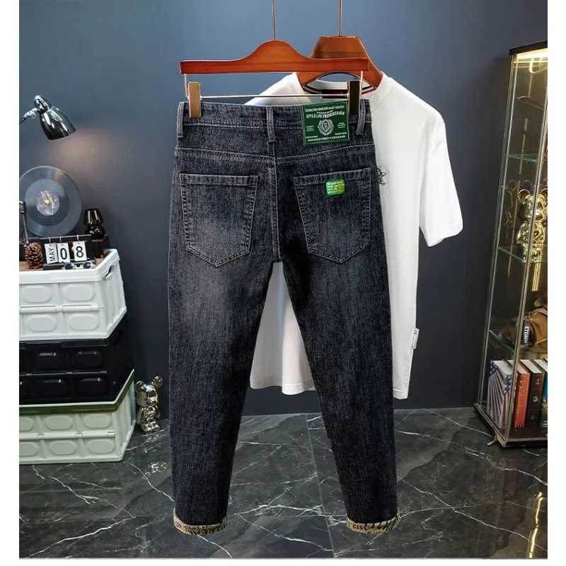 Mens light luxury stretch slim jeans personalized design all quality cotton breathable comfortable standard version high pants W250905