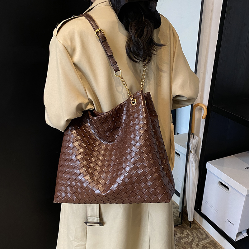 Luxury Brand Designer Bag Korean Retro Casual Commuter Large Capacity Bag For Women 2025 New Versatile Woven Pattern Single Shoulder Crossbody Bucket 