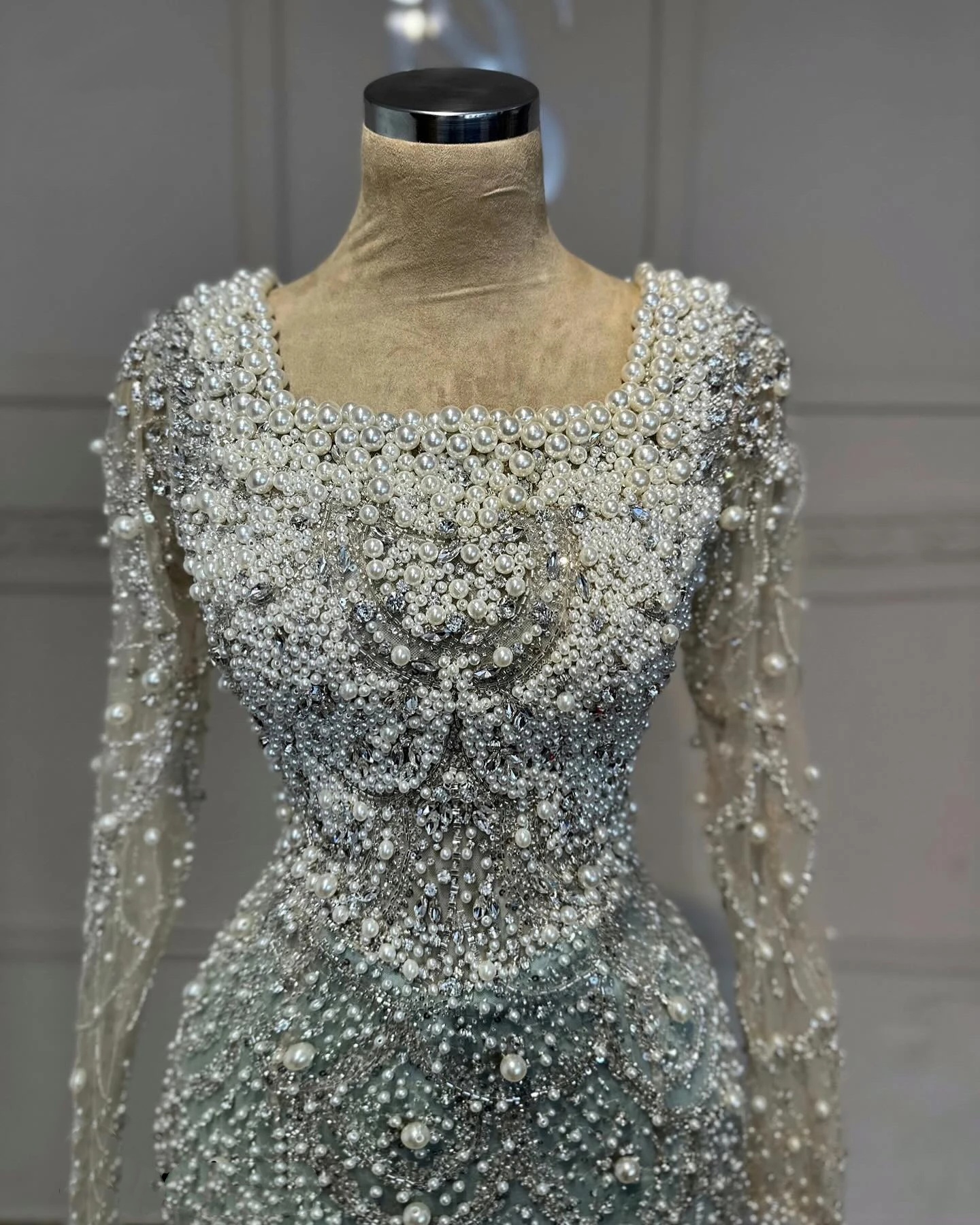 Sparkly Evening Dresses Sequins Pearls Crystal Gown Square Neck Long Sleeves Sweep Train Dress Party Customized Dress