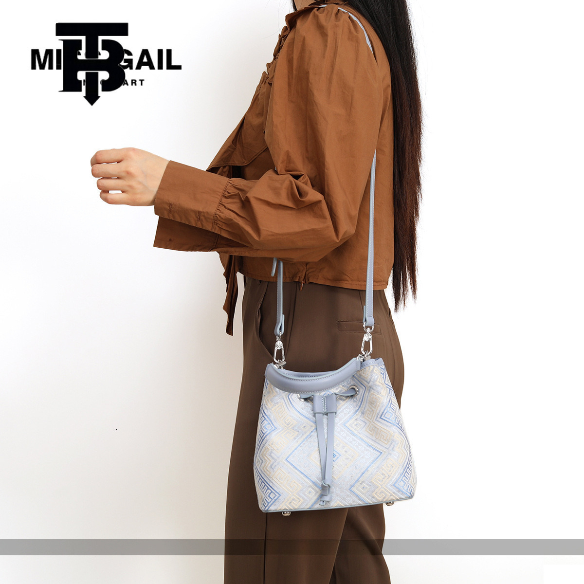 TB BHULAMTE Designer Bag High-end Ethnic Style Brocade Embroidery Handheld Bucket Bag For Women 2025 New Vintage Luxury Bag Single Shoulder Bag Versat