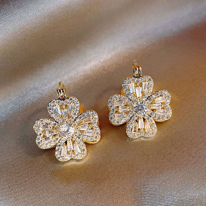 Zircon Four-Leaf Clover for Women 2025 New High-End Stud Earrings Unique Temperament Clips Ear Jewelry