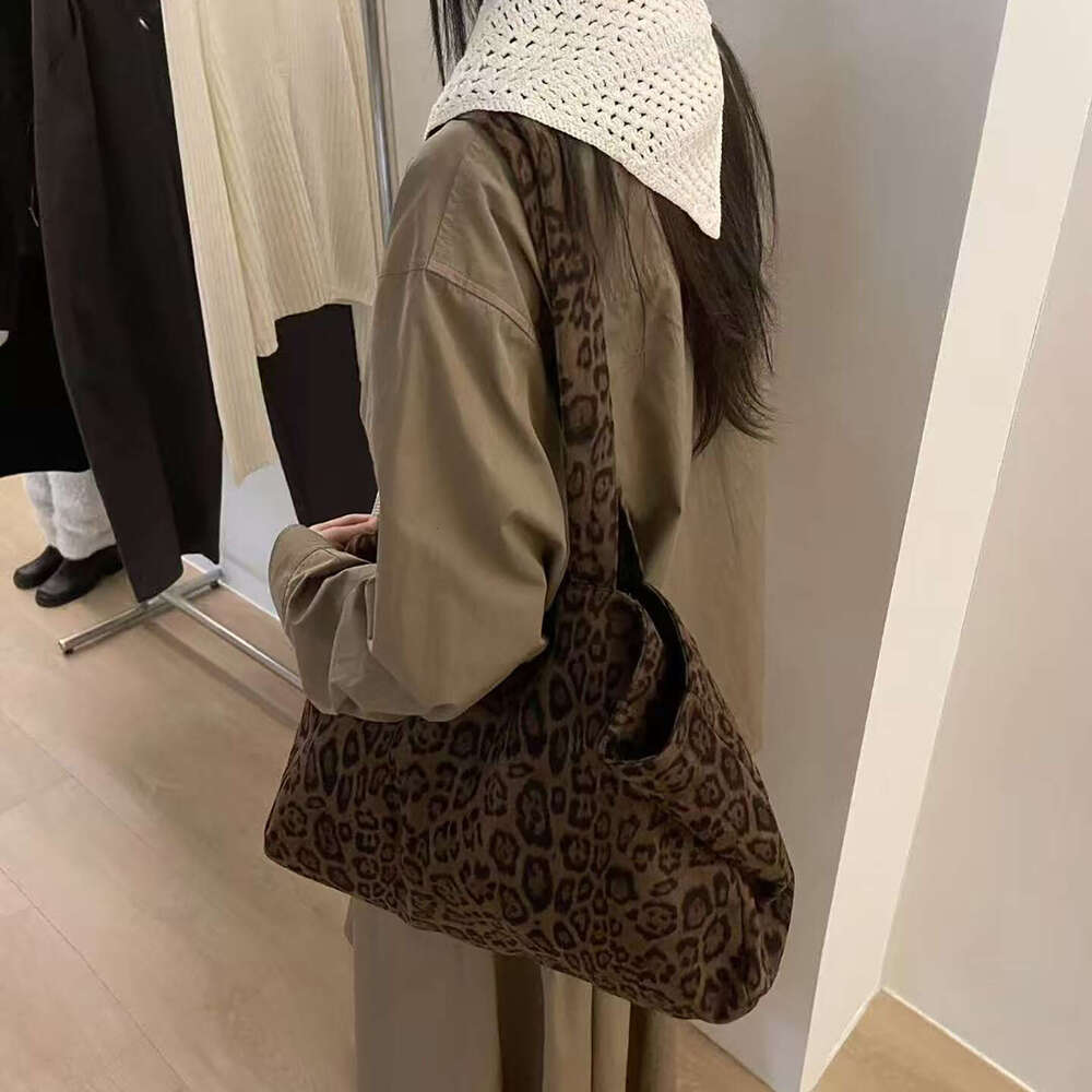 Korean Style Suede Leopard Print Large Capacity Shoulder 2025 Autumn Winter New Commuter Versatile Underarm Bag for Women