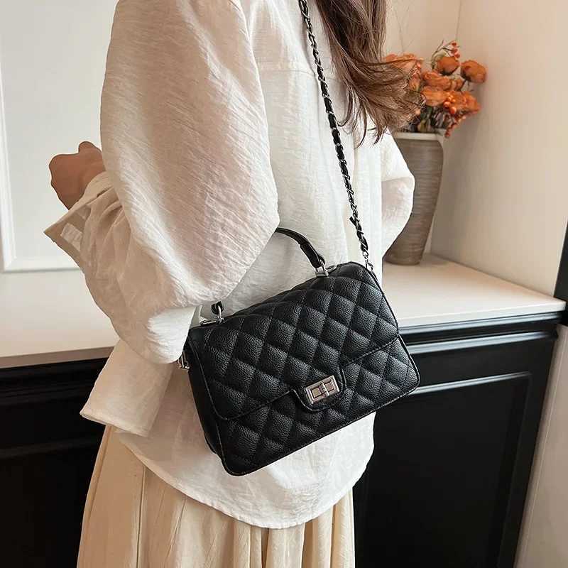 Small Square Lattice Chain Crossbody Bag Womens Shoulder Handbag Simple Handheld Underarm Bag Hot Sale Of The Season New Versat Z250903