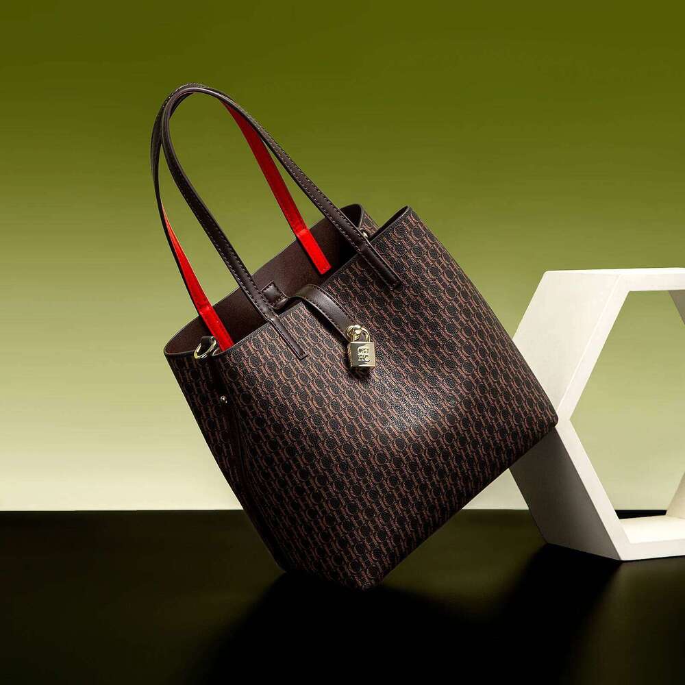 Fashionable Classic Retro New Bucket Letter Versatile Large Capacity Women's Single Shoulder Bag