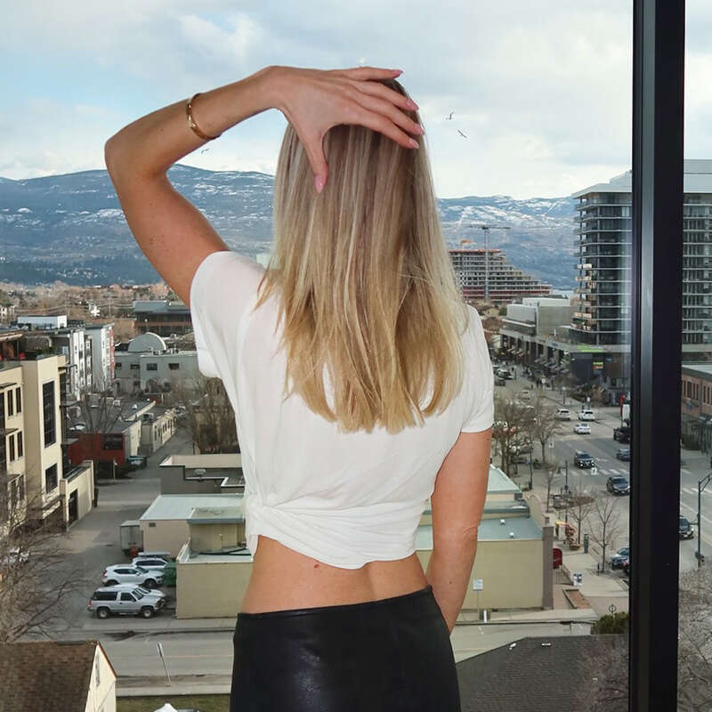 New Women's Fashion Design Solid Color Pleated Irregular Twist Cropped T-Shirt