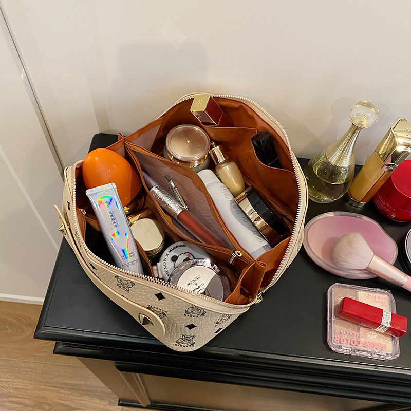 Luxury Brand Designer Bag 2025 Bear Shell Makeup Bag For Women New Retro Versatile Storage Bag Large Capacity Travel Toiletry Bag