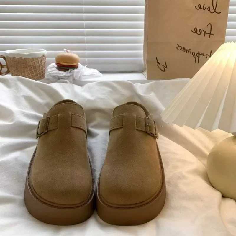 2025 New Fashion ClosedToe Slippers Outdoor Chunky Sole Buckle Strap SlipOn Comfortable Casual Women Men Platform Sandals W250905