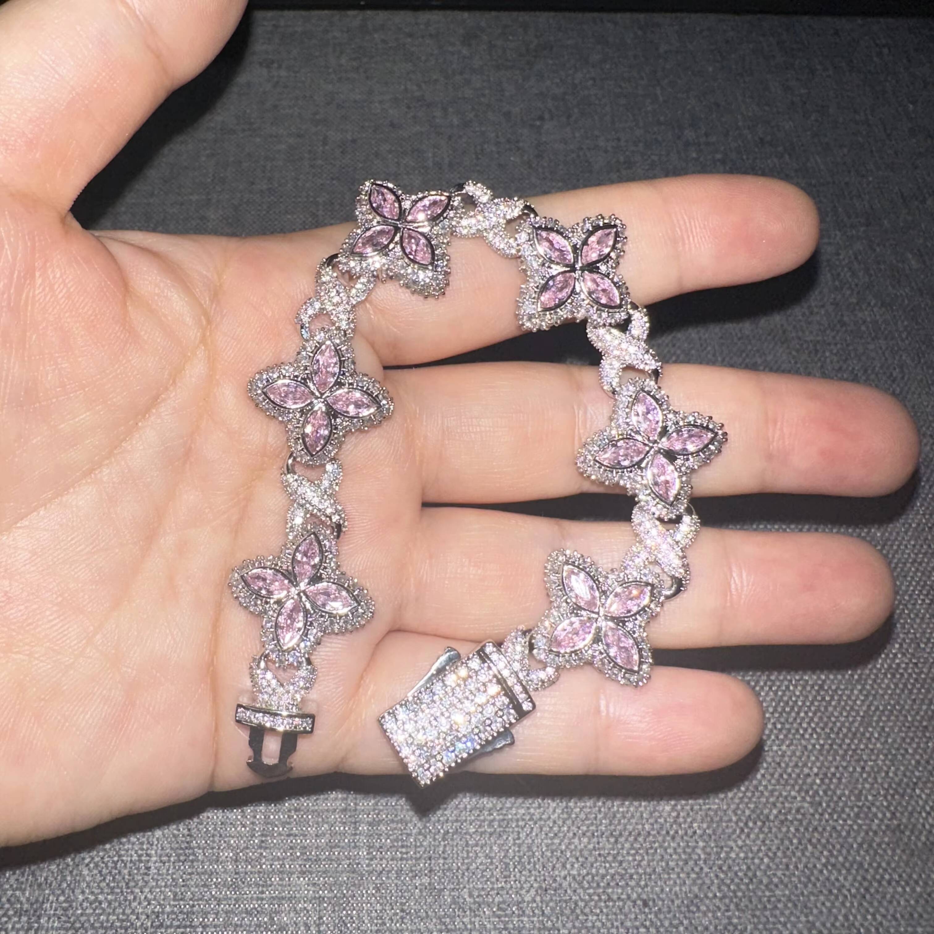 UWIN New Arrival Hip Hop Pink CZ Clover Bracelet CZ Iced Out Flower Diamond with Infinite Chain Bracelet for Men Women