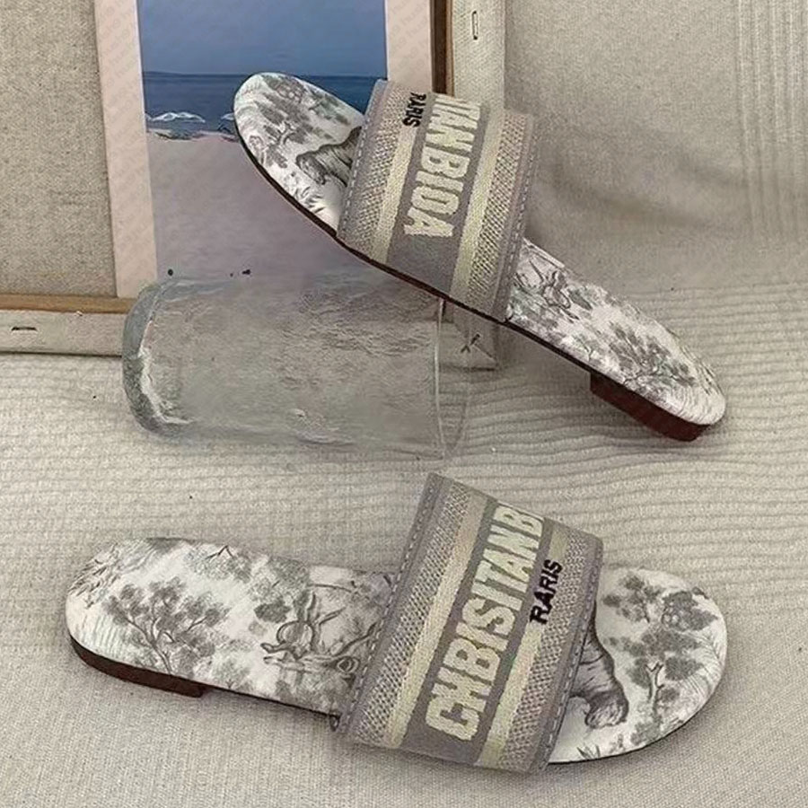 designer slippers Women's slippers fashionable slides luxurious lettered rubber sandals rubber flat shoes summer beach bath slippers