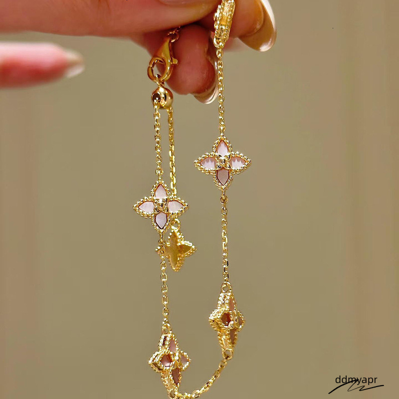 Fritillary Flower Petal Pendant Palace Style Ddmydec Bracelet Exquisite Light High-End Hand Accessories Ddmydec Ddmydec Ddmydec Ddmydec