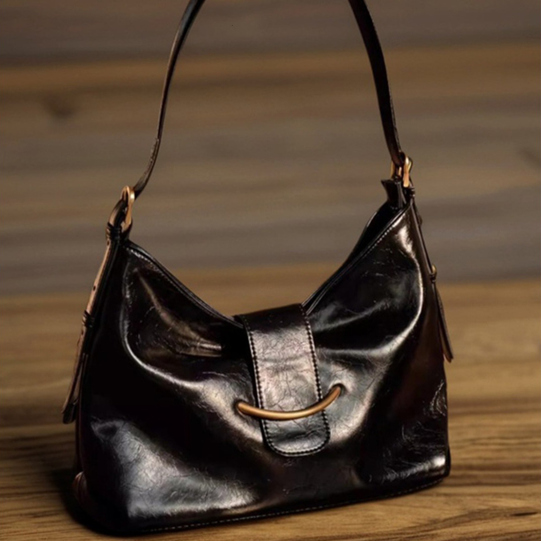 Black Women s Armpit Bag New Elegant Large Capacity High end Feeling Commuting Women s Shoulder Bag Autumn New Designer Bag