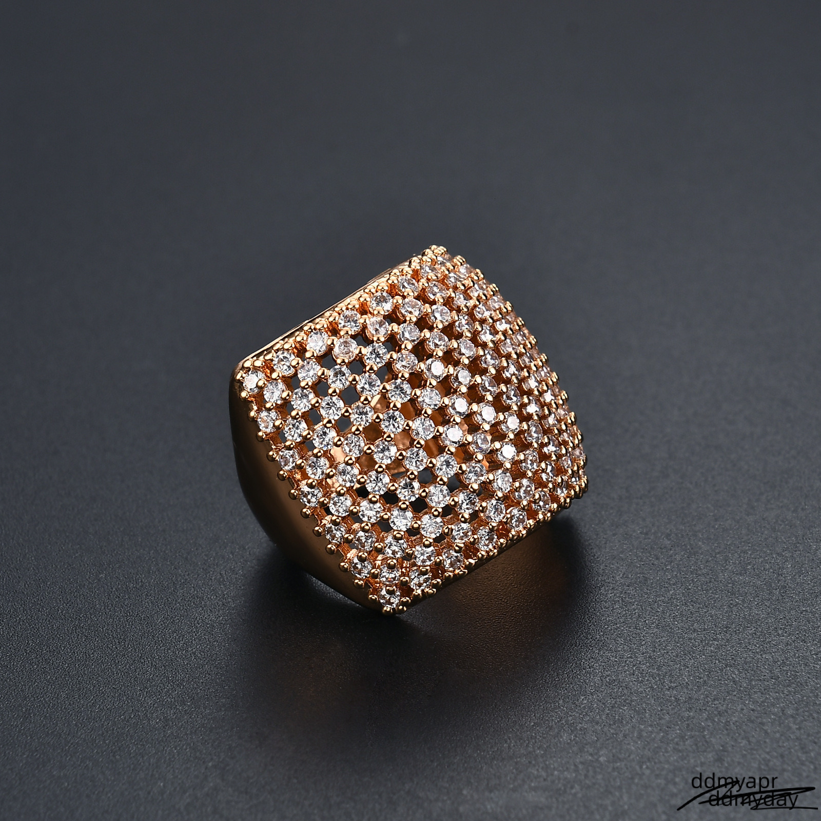 The 2025 New ddmyday Women's Jewelry Designer's Wedding Ring Features Retro Light Style With Zircon Inlaid, Exuding A Unique Exaggerated And