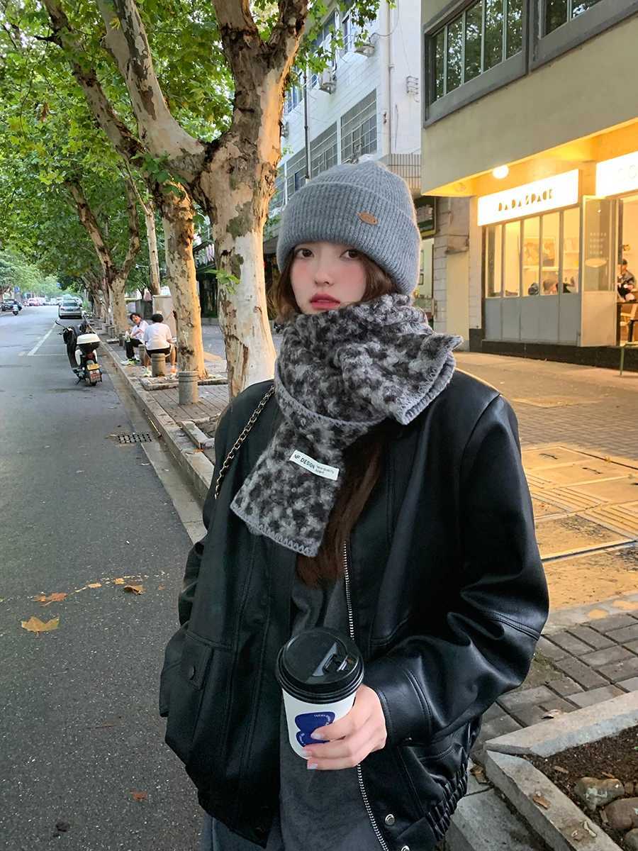 Fashion Leopard Print Scarf For Women Vintage Thickened Neck Warmer For Winter 2025 Double Use As A ShXJ250905