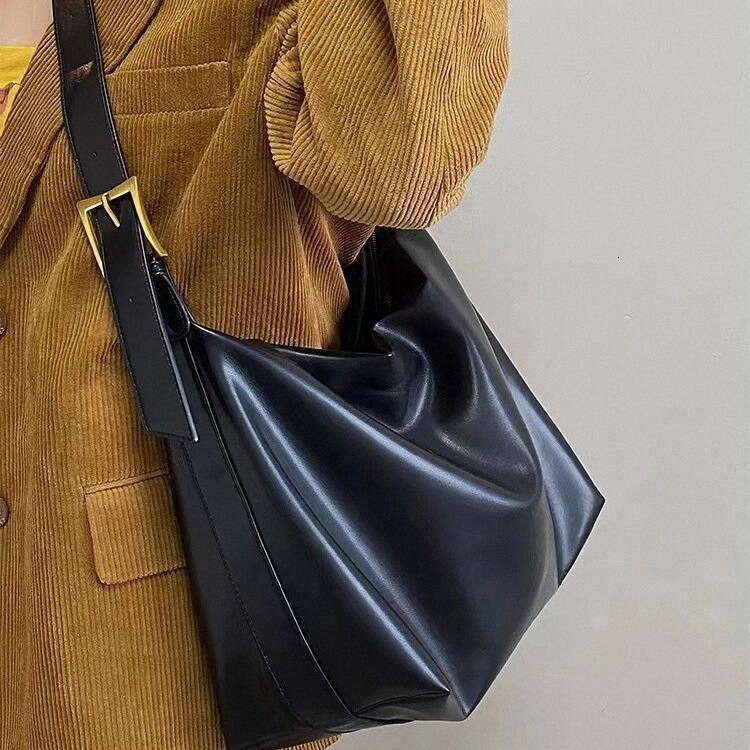 Women's High-End Tote 2025 New Soft-Sided Large Capacity Shoulder for Class and Commute Niche Crossbody Bag