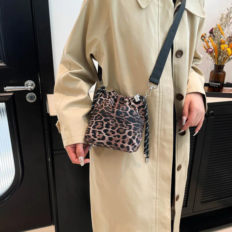 Mini Bag For Women Leopard Leather Bucket Crossbody Bag Small Phone Bag Drawstring Shoulder Bag Wide Strape Female Bolsa Black 250903