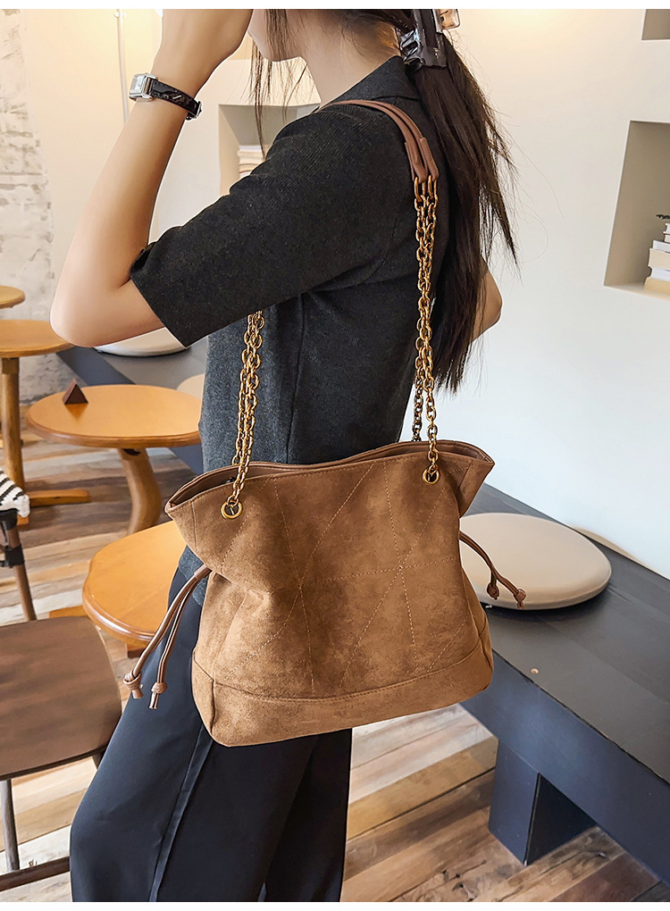 Women s Travel Bag New Fashion Retro Cowhide Matte Chain Large Capacity Commuting Women s Shoulder Bag Autumn New Designer Bag