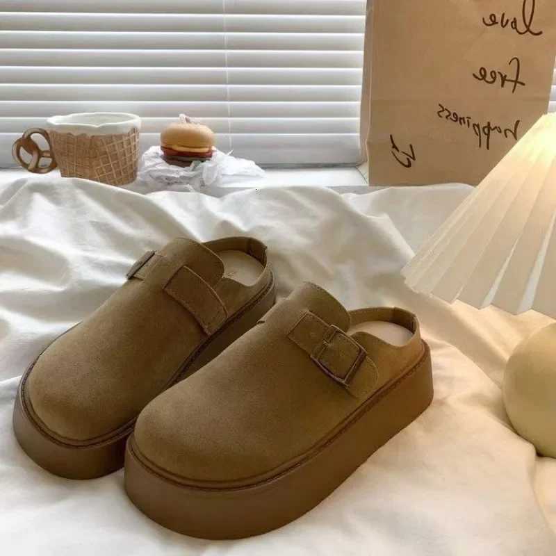 2025 New Fashion ClosedToe Slippers Outdoor Chunky Sole Buckle Strap SlipOn Comfortable Casual Women Men Platform Sandals W250905