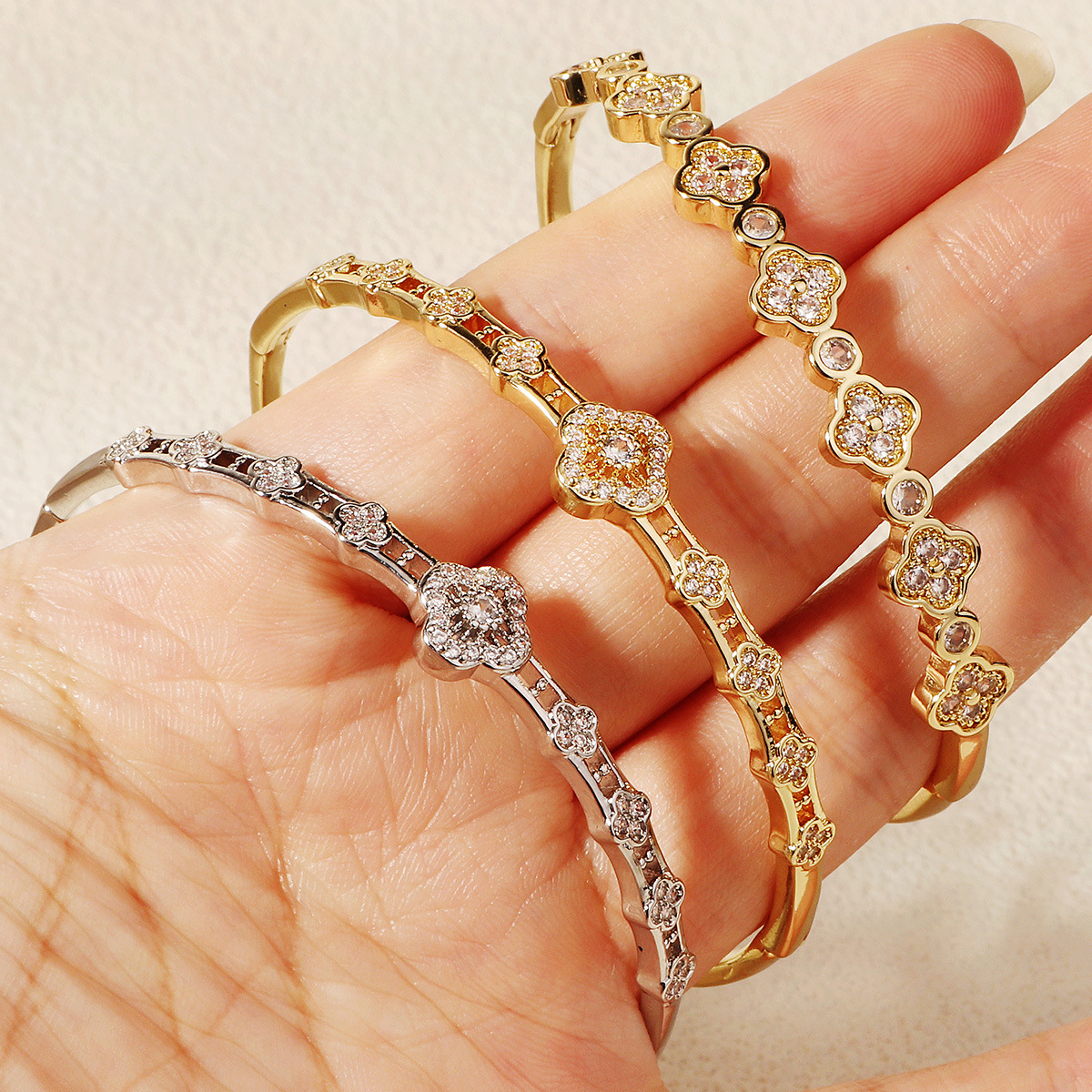 Clover Bracelet Women Luxury Designer jewelry double-layer four Leaf Bracelets 18K Gold Silver Plate Agate Diamond Fashion Charm Chain Wedding Gift Pa