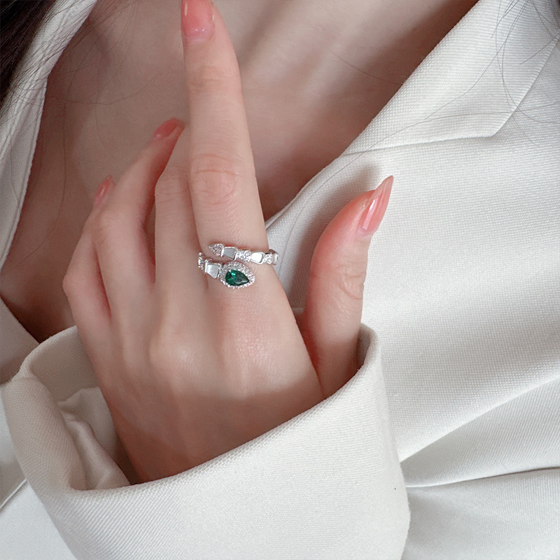 Snake Year High-end Luxury Micro-inlaid Zircon Natural Mother-of-Pearl Snake-shaped for Women, Elegant Gold and Silver Two-tone Open Finger Ring