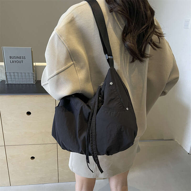 Casual Dumpling Texture Wrinkle Versatile Large Capacity Crossbody Women's 2024 New Model for Class Commuting Cloth Bag