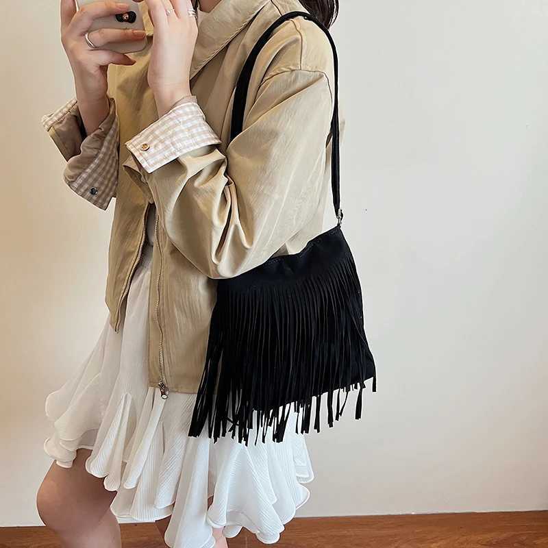 New and trendy Koreanstyle matte fringe bucket bag suitable for fashion outings and daily commutes as a shoulder bag Z250903