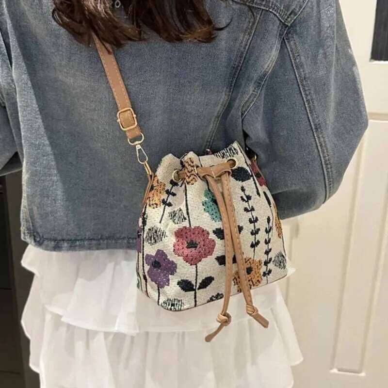 Fashion Popular Plaid Ethnic Womens Single Shoulder Bag Simple Casual Bucket Bags New Retro Drstring Crossbody Ba241214