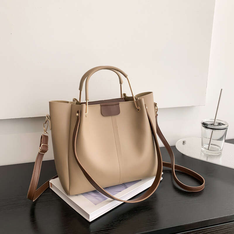 Niche Design Large Capacity Handbag for Women 2023 New Trend Versatile Commuter Crossbody Tote Bucket Bag