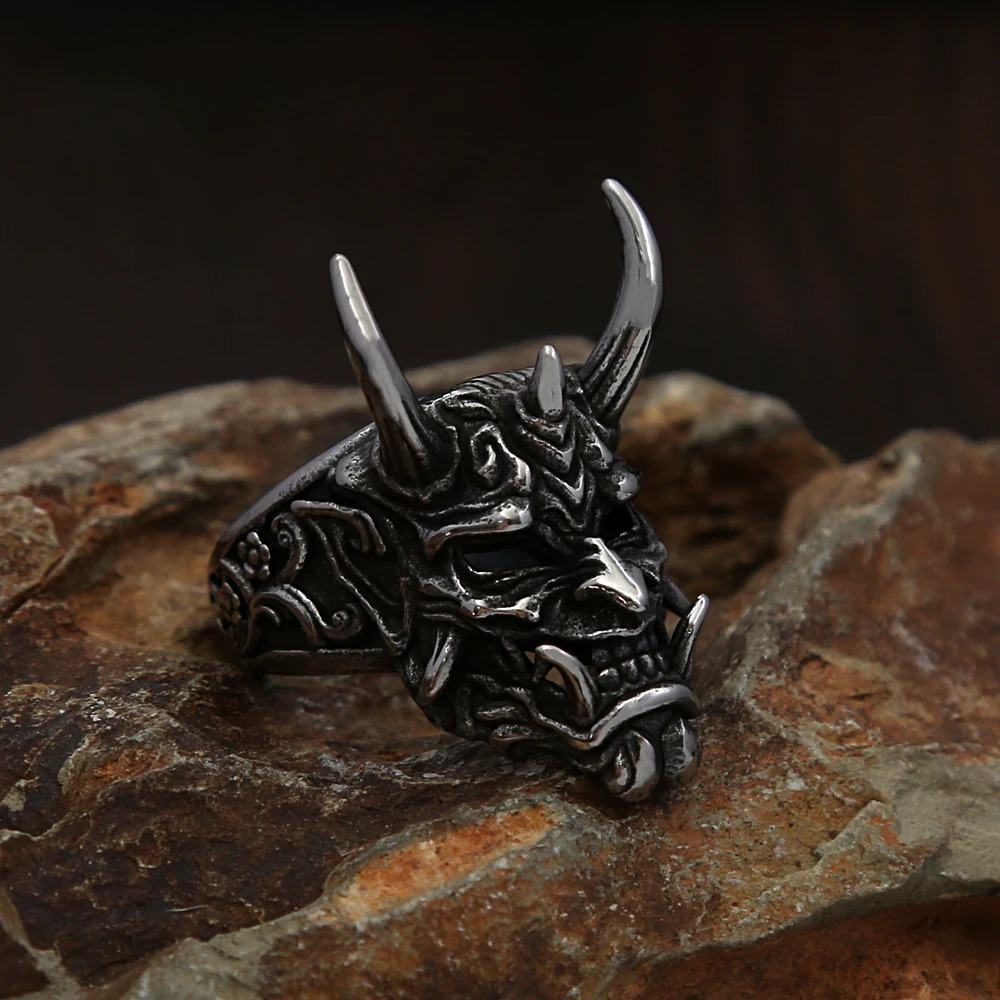 Vintage Unique Domineering Skull Ring Gothic Stainless Steel Mask Rings for Men Fashion Amulet Halloween Jewelry Gifts Wholesale 250905