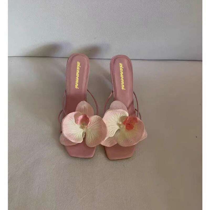 Women's Internet Celebrity Flower Decoration Travel Beach Shoes New Style Clip Toe High Heeled Sandals For Women To Wear Outside In Summer