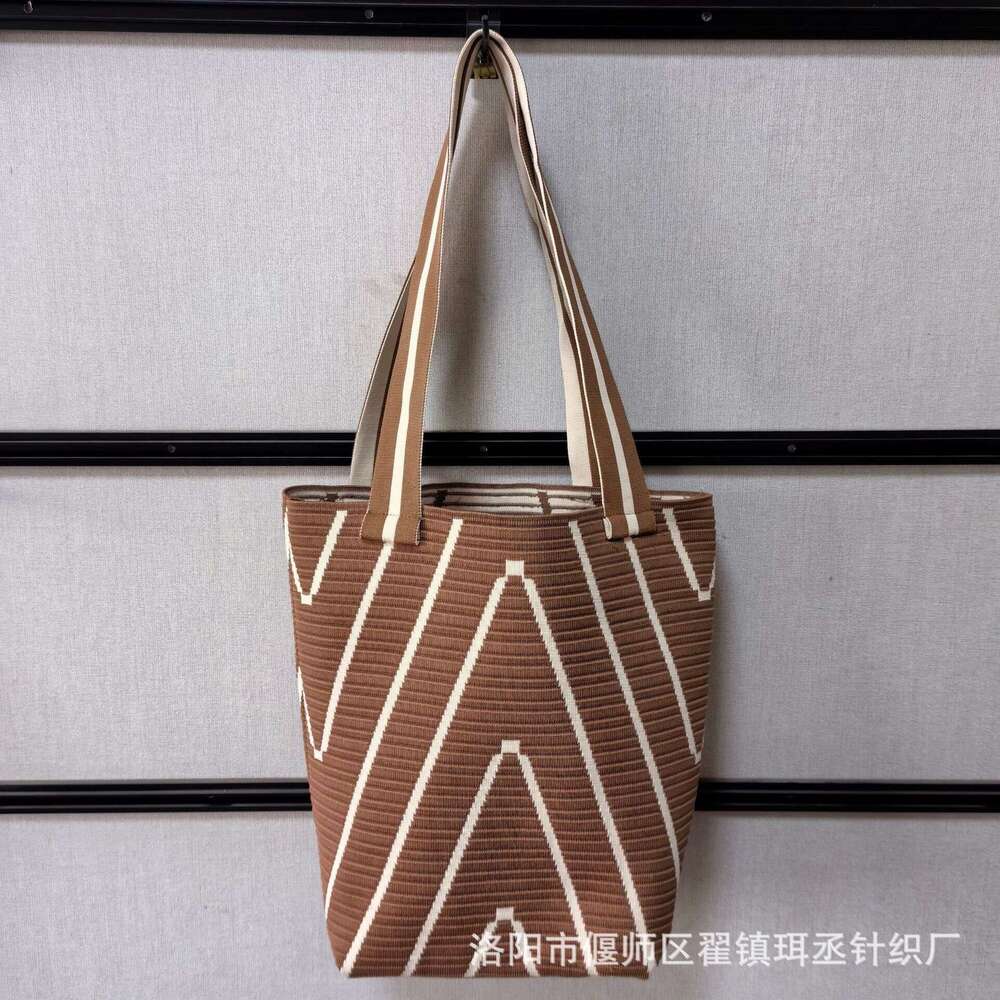 Knitted Handbag Wave V-Shaped Shoulder Versatile Fashion Large Capacity Crossbody Bucket Bag