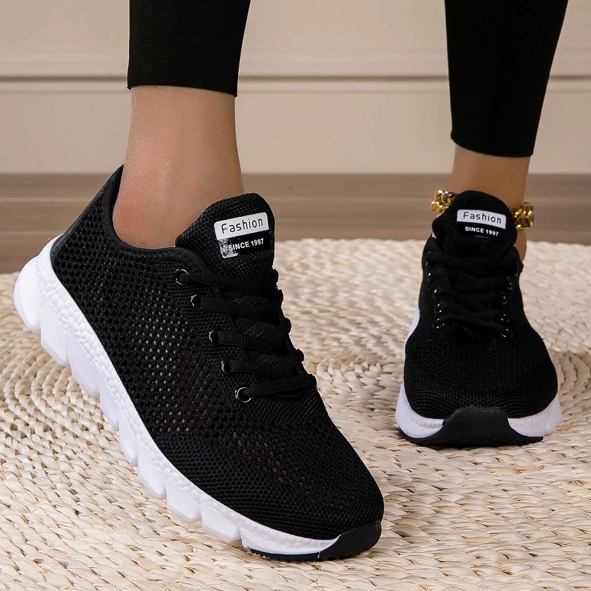 2024 New Crossborder Large Summer Hollowedout Woven Womens Sports Casual Shoes Light Running Shoes White Shoes Z250905