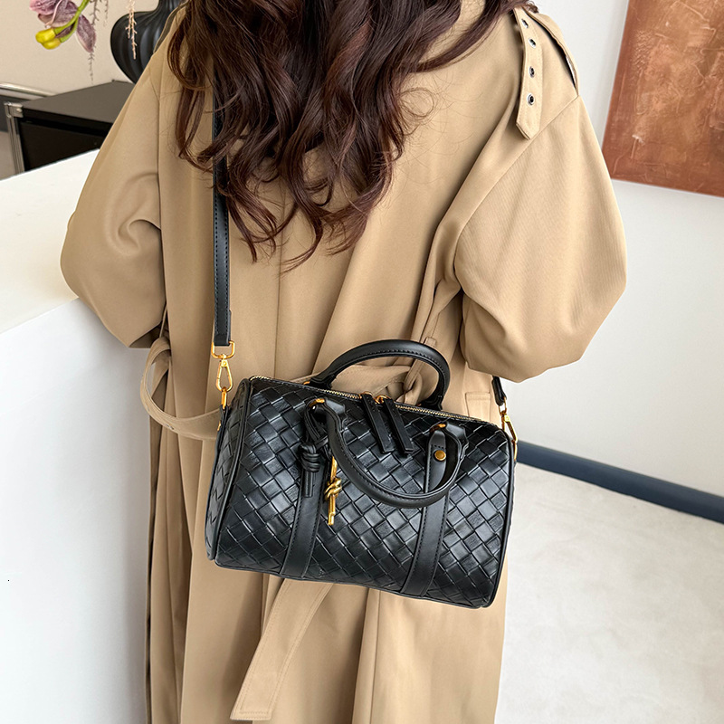 Luxury Brand Designer Bag European And American Retro Handheld Woven Pillow Bag For Women 2025 Autumn New Classic Large Capacity Single Shoulder Cross