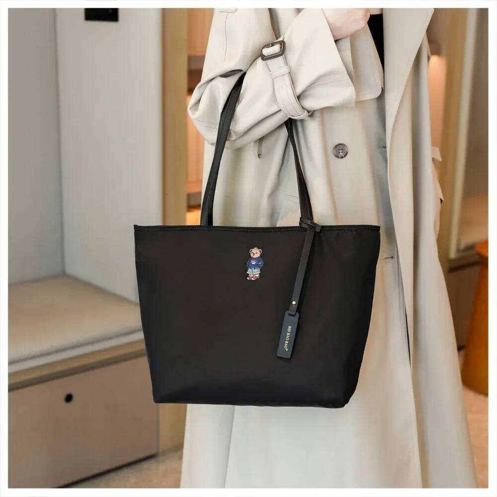 Autumn New Large Capacity Women's Shoulder Commuter ToteTravel storage bagShopping storage handbag