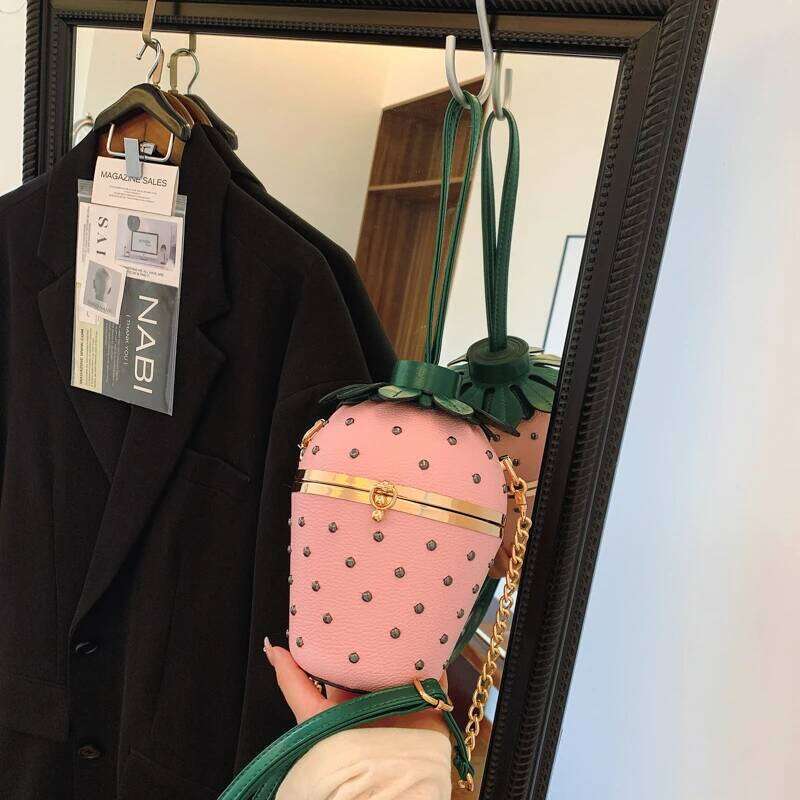 Designer Bolsos Women Shoulder Strawberry Shaped Rivet Little Hand Bags Sac Handbags For Girls Ladies Purses And Crossbody
