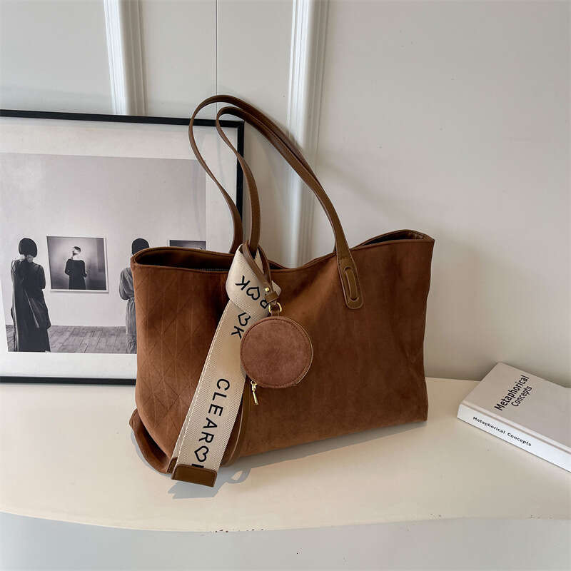 Versatile Large Capacity for Women 2024 New Autumn Fashion Student Class Shoulder Tote Commuter Bag