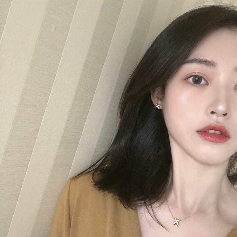 Singapore Chain Elegant Designer Fashion Popular Cross X Fate Necklace For Women Clavicle Chain 18k Gold Plated Rose Gold White Gold Gift