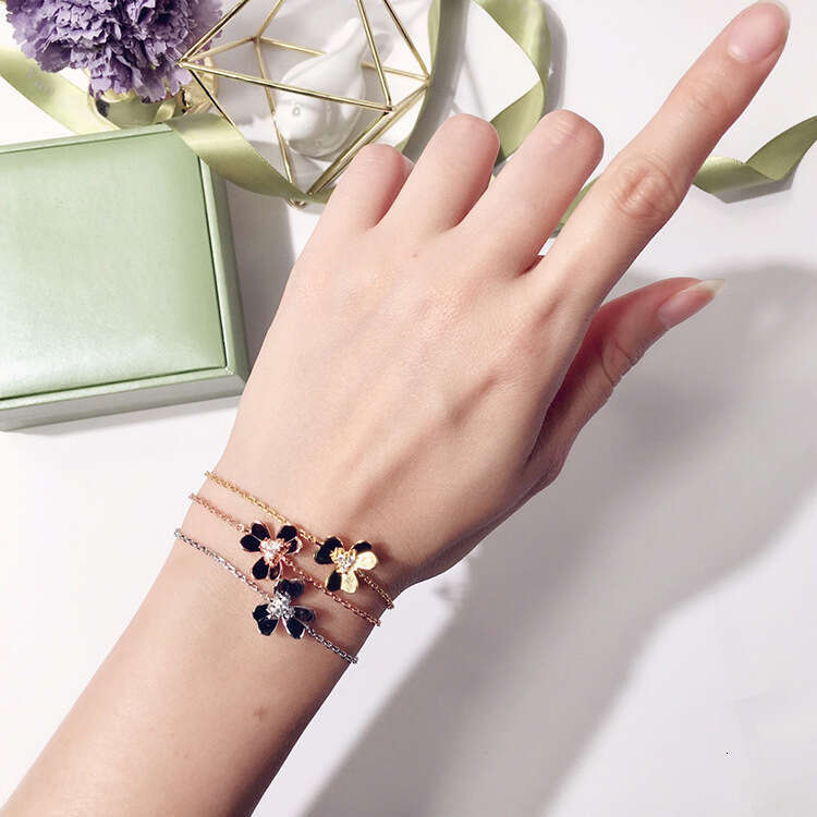 08Korean Fashion Glossy Clover Bracelet INS Minimalist Design Live Gold-Plated Jewelry