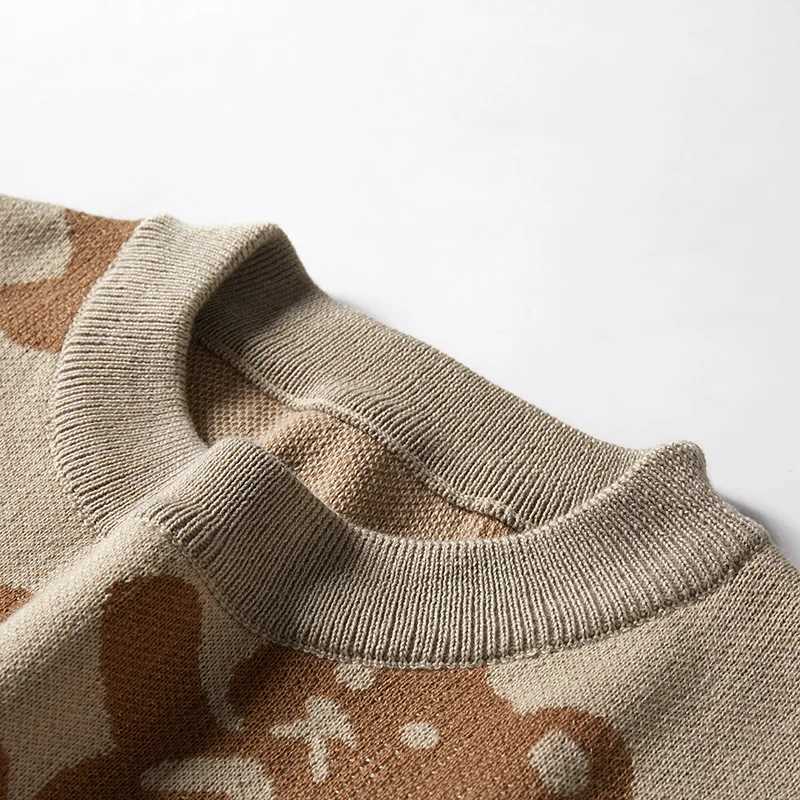 New Spring and Autumn Japanese Round Neck Couple Sweater Simple Bear Jacquard Trendy Versatile Mens Sweater Z250905