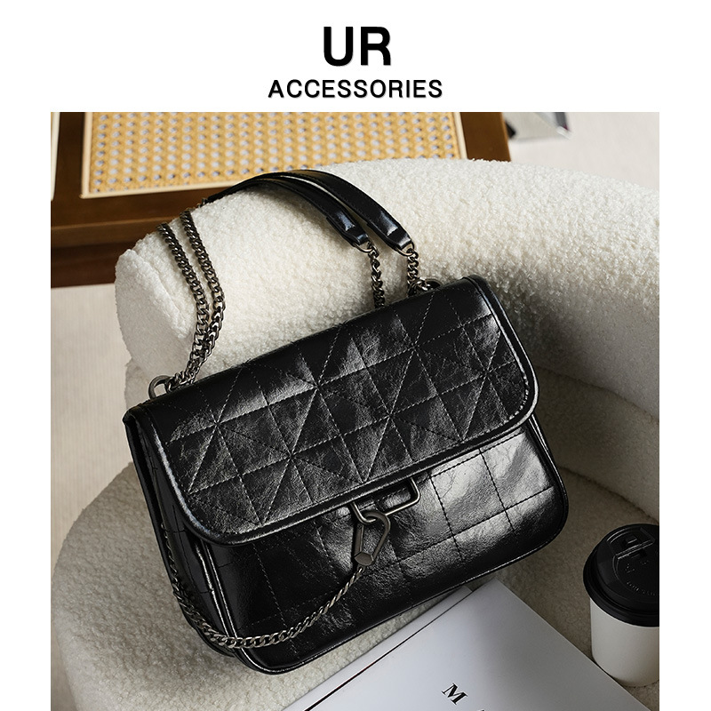 2025 New Women's European And American Wind Wave Large Capacity Punk Style Crossbody With Layered Commuter Bag fashion Designer