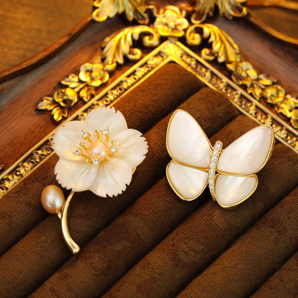 DH collections High - end Small - Chanel - style Natural Freshwater Pearl Brooch for Women