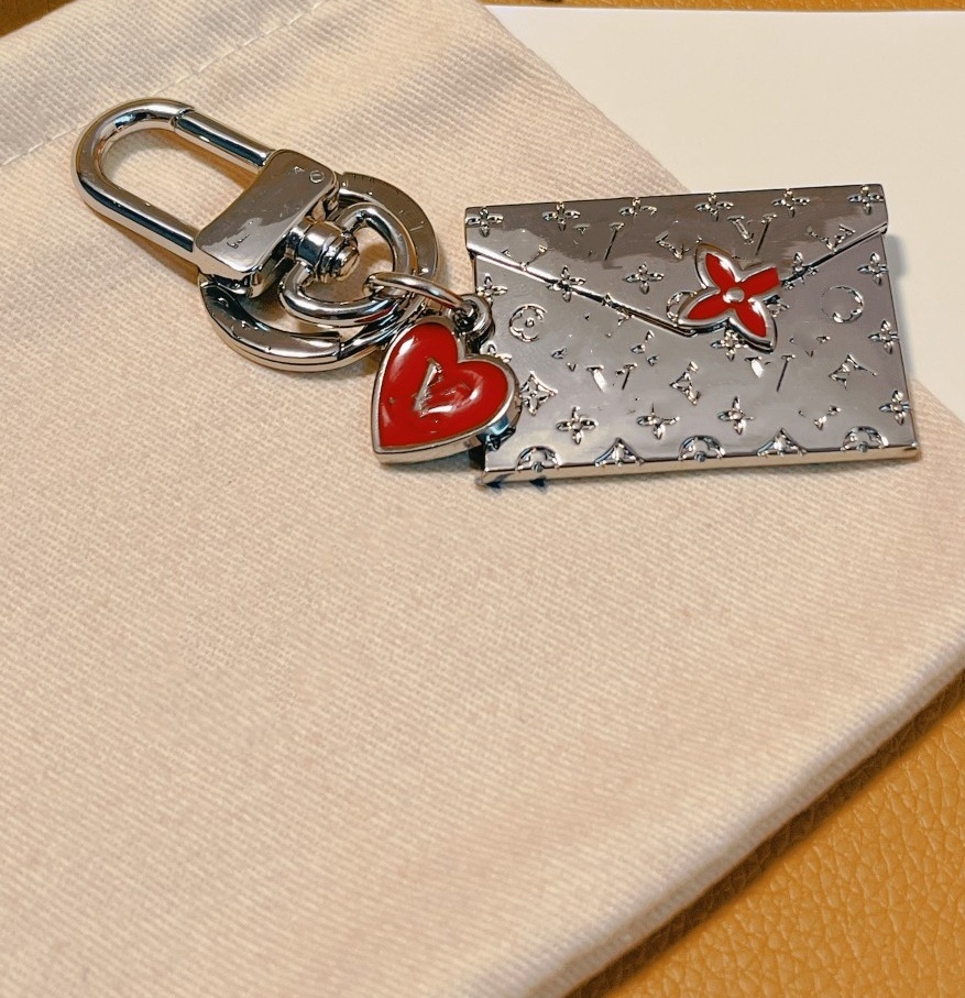 designer keychain V letters women bag chain llavero Buckle jewelry bagchain 2 colors Keyring Envelope chain box